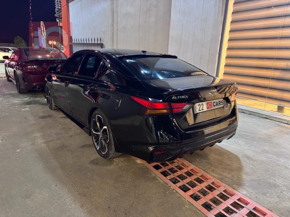 نيسان ألتيما